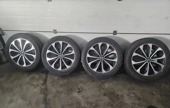 Nissan Qashqai R18 alloy rim 