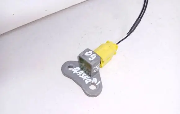 Nissan Qashqai+2 Airbag deployment crash/impact sensor