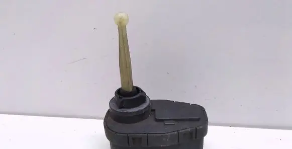 Headlight level adjustment motor