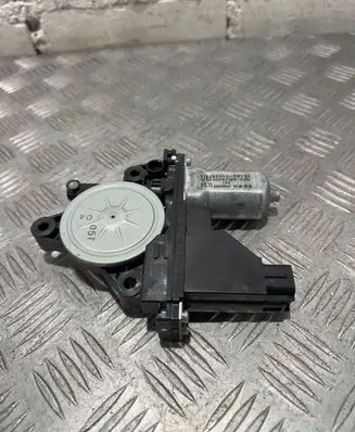 KIA Sorento Front door window regulator motor 82450C5120