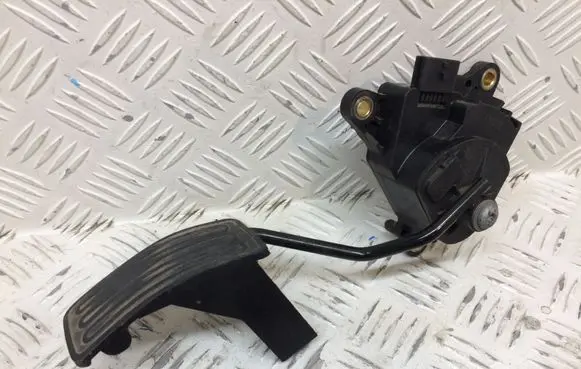 Nissan Qashqai Accelerator throttle pedal 1107B 10753