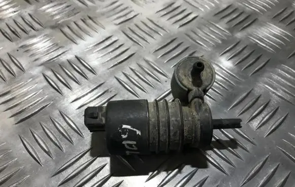 Volkswagen Golf III Windscreen/windshield washer pump
