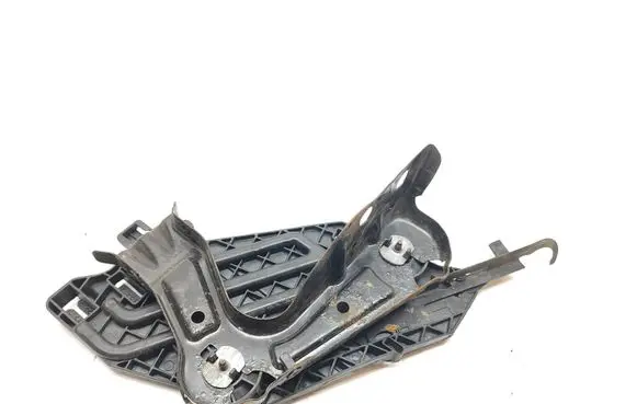 Skoda Octavia Mk2 (1Z) Headlight/headlamp mounting bracket 17035201