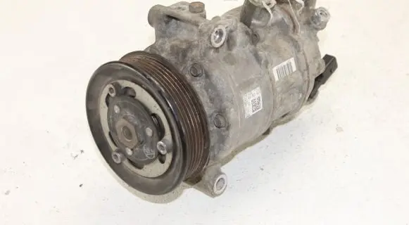 Volkswagen Golf VII Air conditioning (A/C) compressor (pump) 5Q0820803