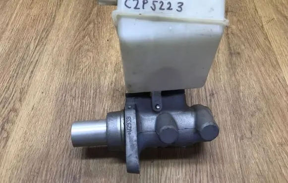 Jaguar XJ X351 Master brake cylinder C2P5223 C2D48549