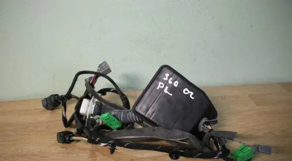 Volvo S60 Front door wiring loom 8690291