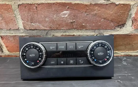 Mercedes-Benz C W204 Climate control unit A2049004312 SW411300 HW3810