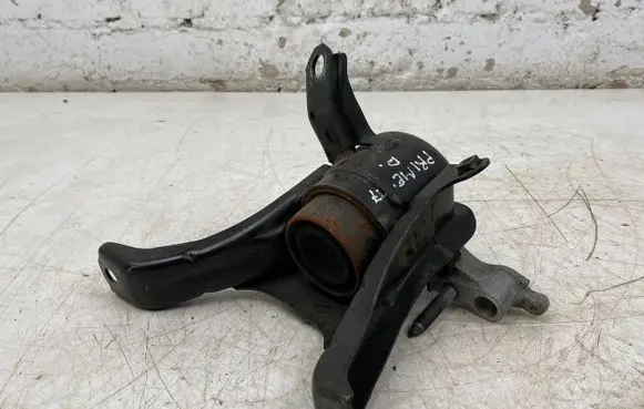 Engine mount bracket