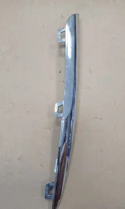 Front bumper splitter molding