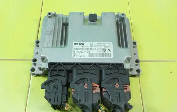 Peugeot 308 Engine control unit/module 9666104380