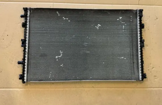 Porsche Cayenne (9Y0 9Y3) Coolant radiator