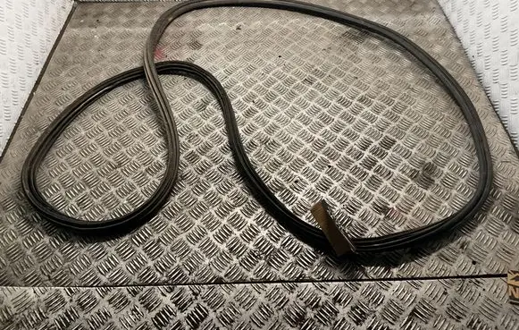 Toyota Land Cruiser (HDJ90) Loading door rubber seal (on body) 