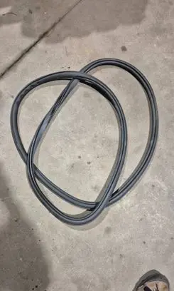 Volvo XC90 Front door rubber seal 