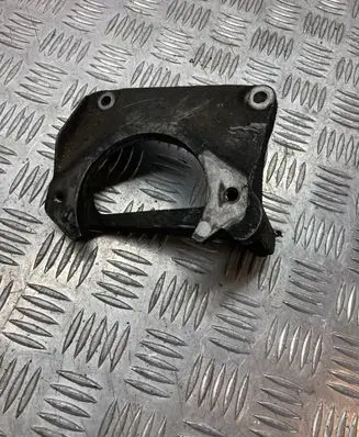 BMW 5 E60 E61 Engine mounting bracket 6761117