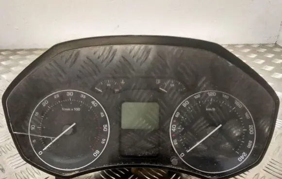 Skoda Octavia Mk2 (1Z) Speedometer (instrument cluster) 1Z0920812H A2C53301869