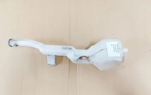 Mitsubishi Grandis Windshield washer fluid reservoir/tank