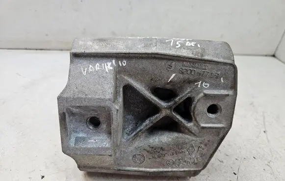 Renault Clio III Engine mounting bracket 8200477151