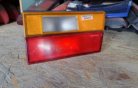 Volkswagen PASSAT B2 Tailgate rear/tail lights 321945108