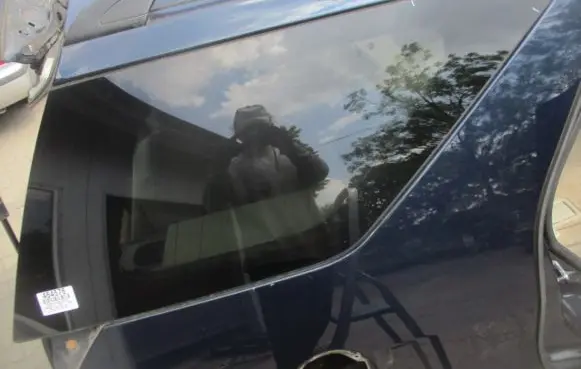 Cadillac SRX Rear side window