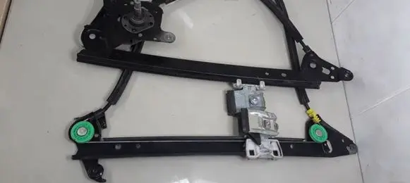 Rear door manual window regulator