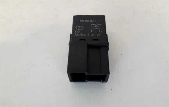 Volvo S40, V40 Other relay MB953382 V23074