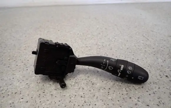 Hyundai i30 Tailgate/trunk/boot open switch 934202L011