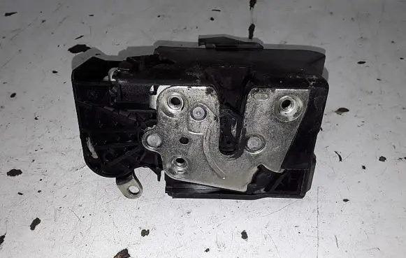 Renault Sandero I Front door lock