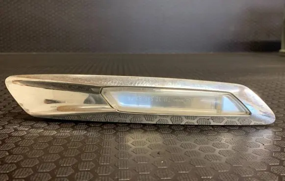 BMW 5 F10 F11 Front fender indicator light 7154167 7154169 00038701