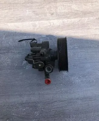 Toyota Avensis Verso Power steering pump