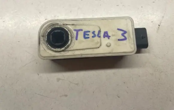Tesla Model 3 Radiator active air flap actuator 131688800032 T78819B T78819A
