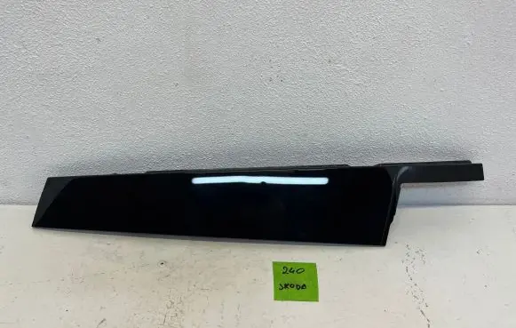 Skoda Enyaq iV Front door glass trim molding 5LA837902