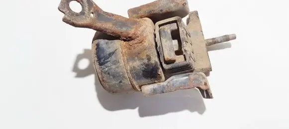 Toyota RAV 4 (XA20) Engine mount bracket