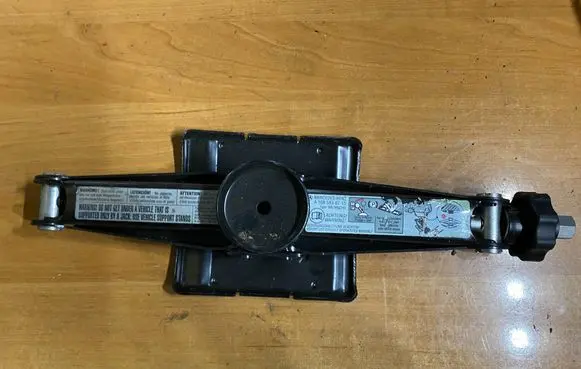 Mercedes-Benz B W245 Lift Jack A1685830715 1685830725