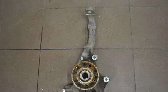 Mercedes-Benz GLC C253 Front wheel hub spindle knuckle A2533320101