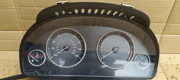 BMW 5 F10 F11 Speedometer (instrument cluster) 9249346-01