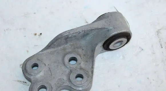 Toyota Prius (XW50) Gearbox mounting bracket 
