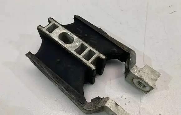 Volvo XC60 Engine mount bracket 31330594