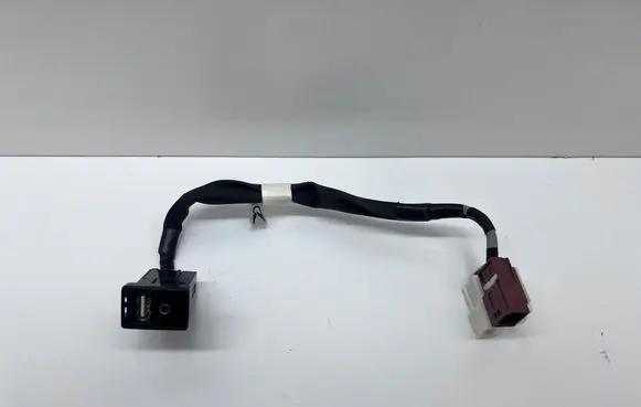 Toyota Verso USB socket connector 8619002060