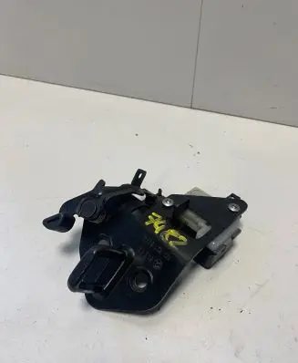 Skoda Octavia Mk2 (1Z) Rear door lock loop/hook striker 1Z0827511C