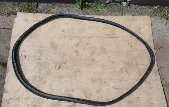 Trunk rubber seal (body)