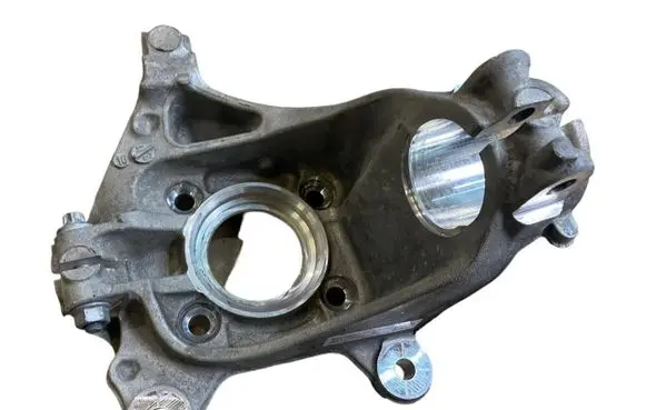 Rear wheel hub spindle/knuckle