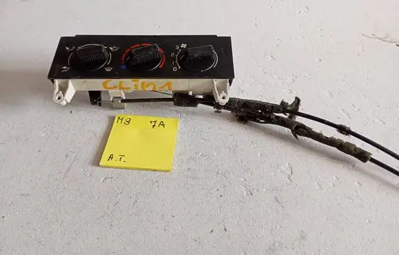 Renault Clio I Central console control unit 7700813002