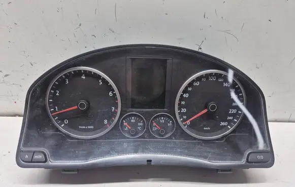 Volkswagen Tiguan Speedometer (instrument cluster) 5N0920870C