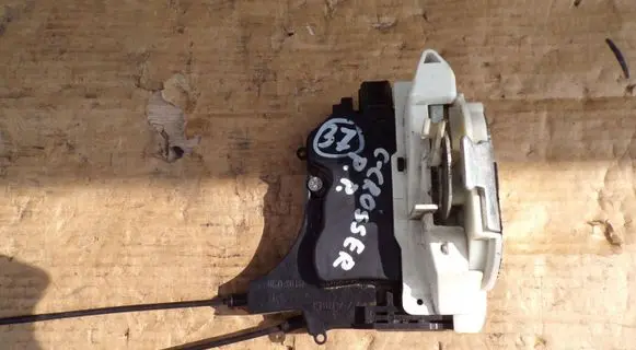 Citroen C-Crosser Front door lock