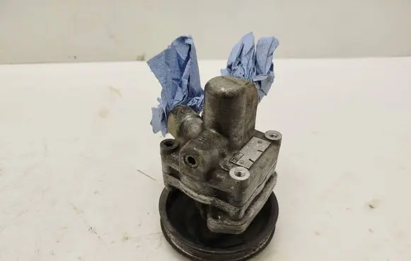 Opel Omega B2 Power steering pump 2249301