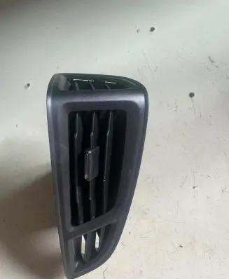 Ford Focus Dashboard side air vent grill/cover trim BM51018B08 25F9B11 00131