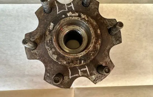 Mitsubishi Pajero Rear wheel bearing hub MR418068
