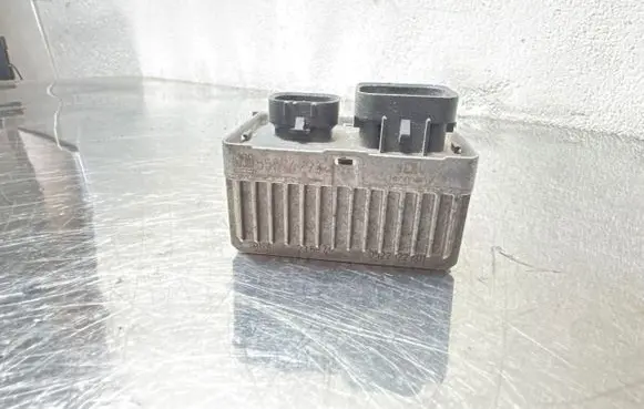 Opel Insignia A Glow plug pre-heat relay 55574293