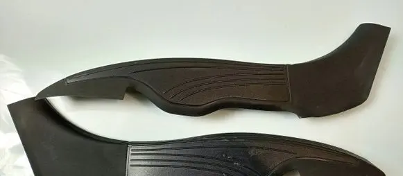 Rear/tail light trim molding