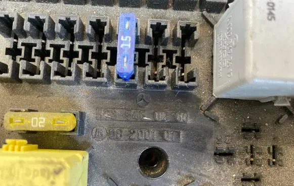 Mercedes-Benz ML W163 Fuse box set 1635450205 08200101